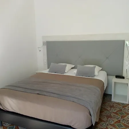 Hotel Le Moderne Saint-Paul-le-Jeune Room photo