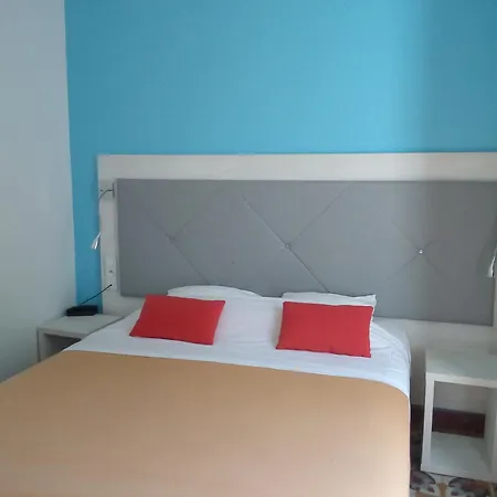 Hotel Le Moderne Saint-Paul-le-Jeune Room photo